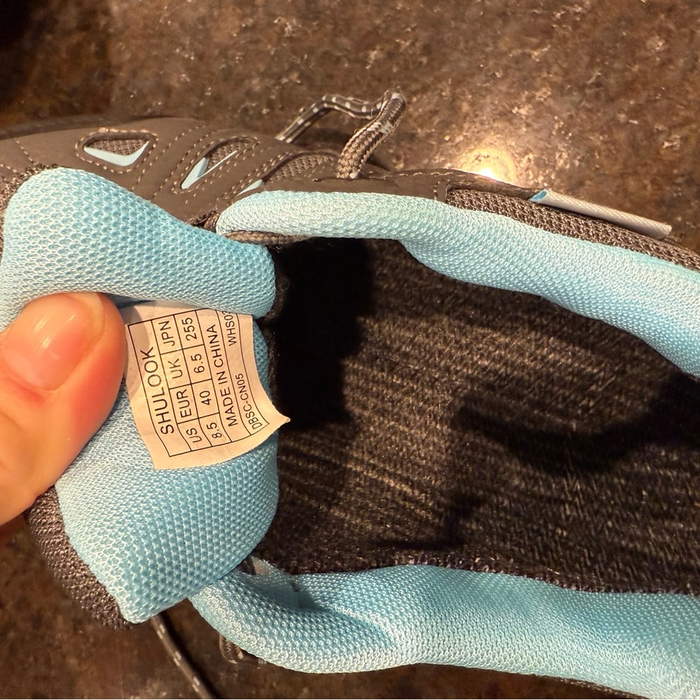 Shulook Waterproof Hiking Shoes - 8.5 - Picture 3 of 6